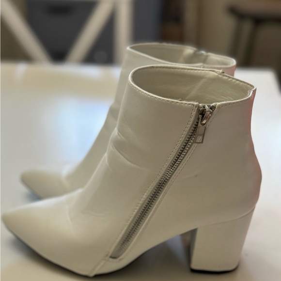 Woman’s size 8 white western style block heel boots 👢 - Picture 4 of 12